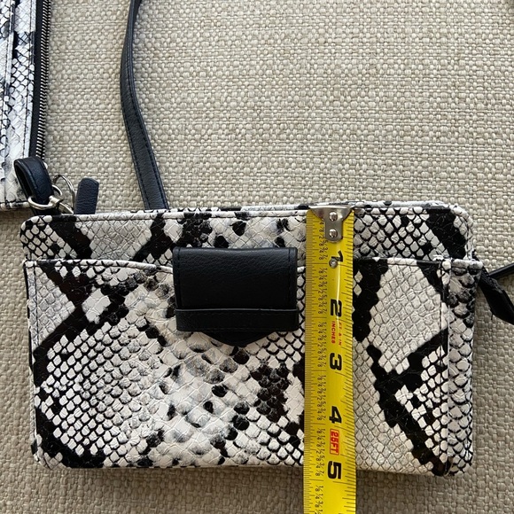 Enzo Angiolini Dyana Faux Snake Print Cross Body Bag with wallet - Picture 9 of 10